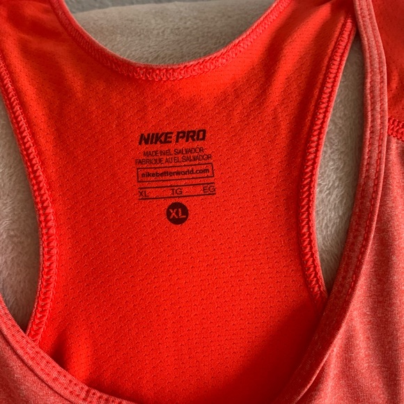 Lot of four athletic clothing - - Picture 9 of 10
